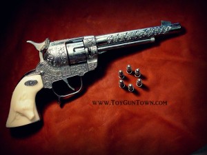 Bronco-44-toy-cap-gun-made-in-USA